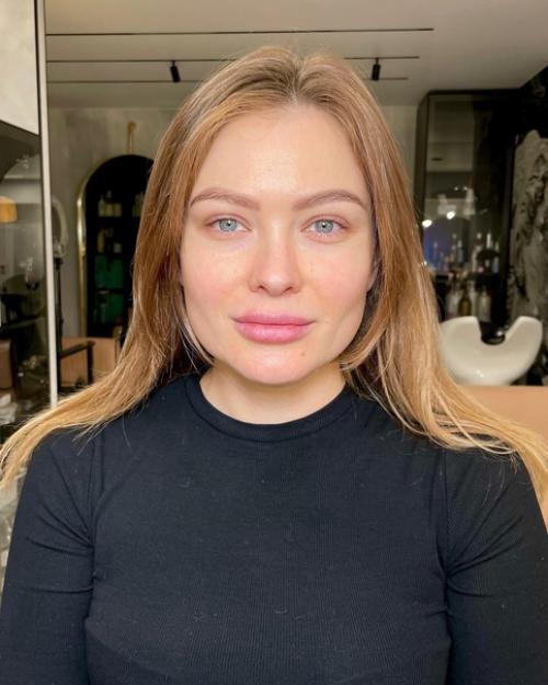 С девочками решили, что в таком образе , внимание, только в Париж на неделю моды. 03