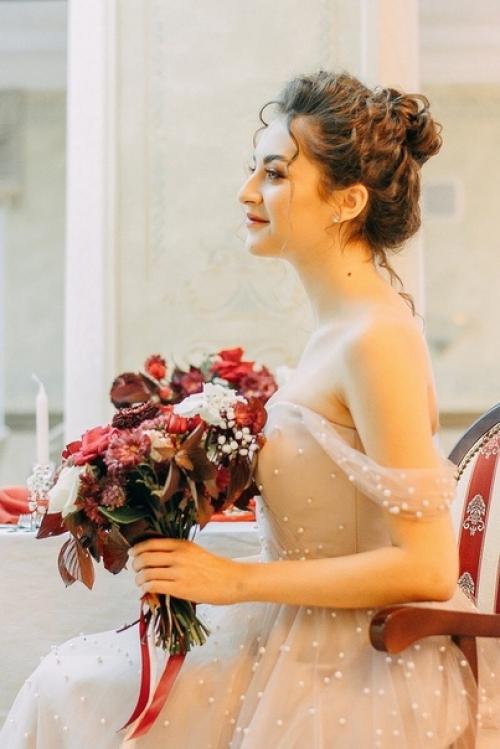 Данный пост пишу по просьбе невесты, которая недавно приходила на пробный макияж и прическу. 02