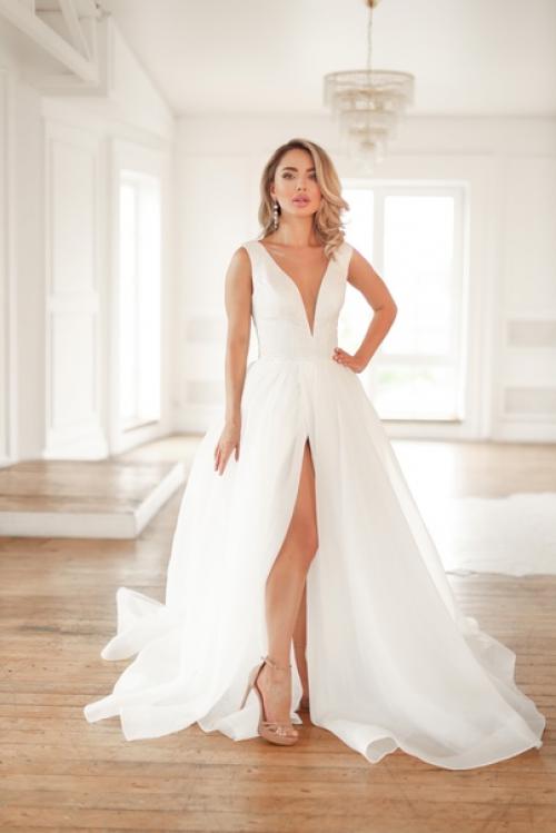 Как выглядит свадебное платье в стиле современная классика. 01