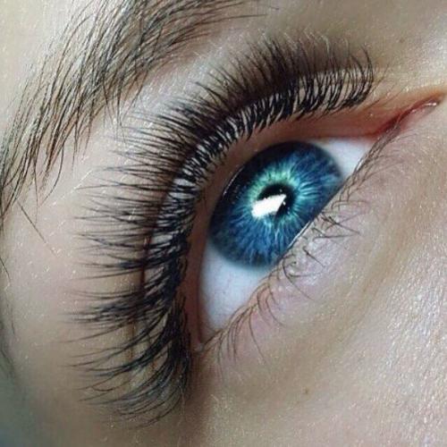 Наращивание ресниц.  Опытный мастер. 01