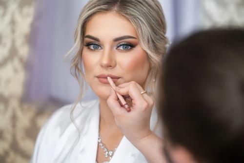 Образ невесты на свадьбе, всегда наполнен какой-то определенной нежностью и романтикой. 01