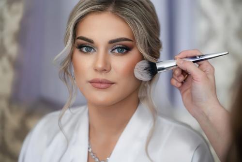 Образ невесты на свадьбе, всегда наполнен какой-то определенной нежностью и романтикой. 02