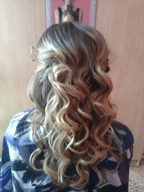 Дорогие, милые девушки предлагаю услуги парикмахера - визажиста на дому по доступным ценам хотите привести себя в порядок не выходя из дома? 07