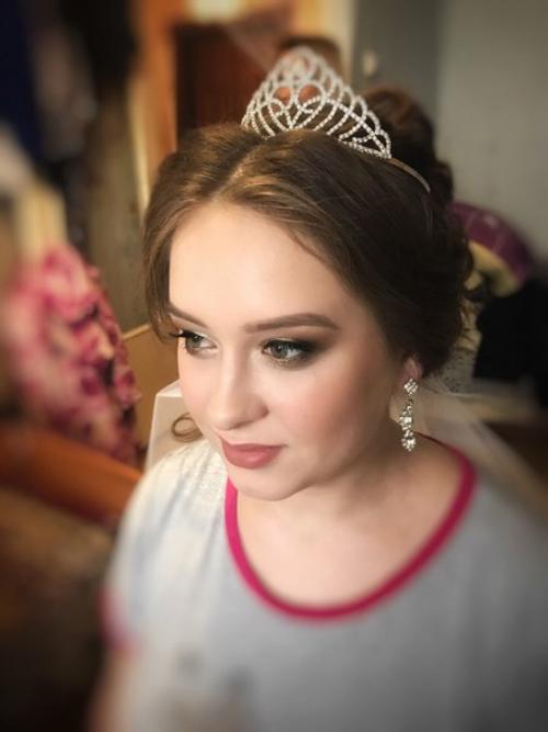 В предверии новогодних праздников проходит акция - полный образ (макияж и причёска) всего 1500 р? 04