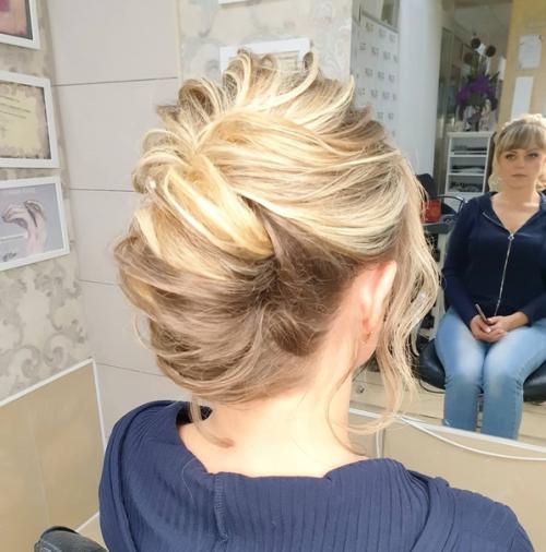 Прическа и макияж одни из самых важных аксессуаров. 03