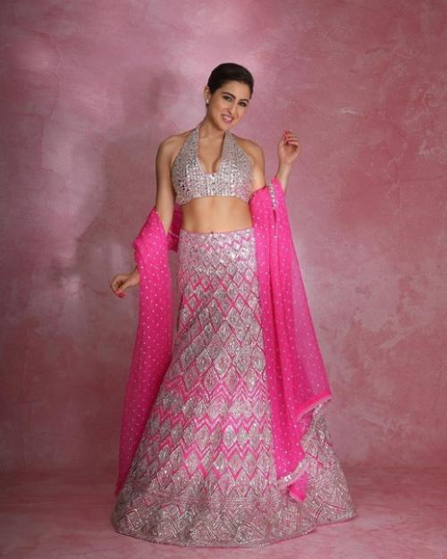 Сара али кхан в наряде Manish Malhotra для его вечеринки. 01