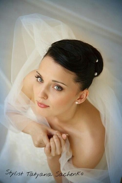 Свадьба - событие, которое ни одна девушка не может вообразить без роскошного платья и красивой прически. 01