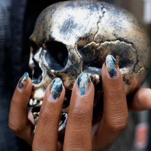 Блистай: топ - 10 идей новогоднего маникюра, которые ты захочешь повторить. 05