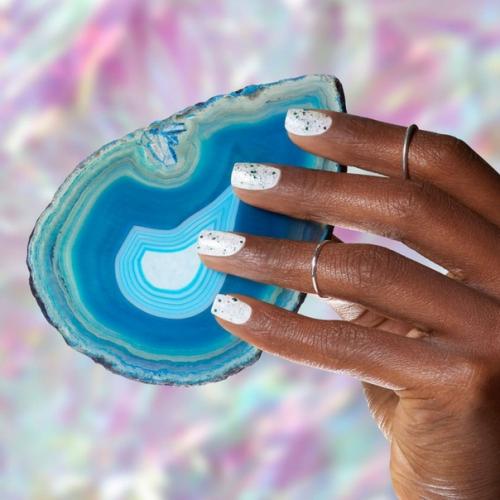 Блистай: топ - 10 идей новогоднего маникюра, которые ты захочешь повторить. 02