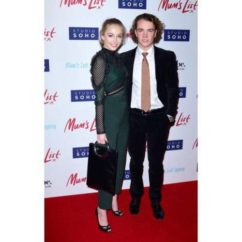 Софи симнетт (Скай) решила нас сегодня порадовать первой с новыми новостями от себя. 01