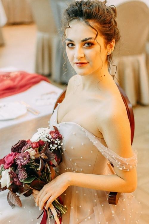 Данный пост пишу по просьбе невесты, которая недавно приходила на пробный макияж и прическу. 03