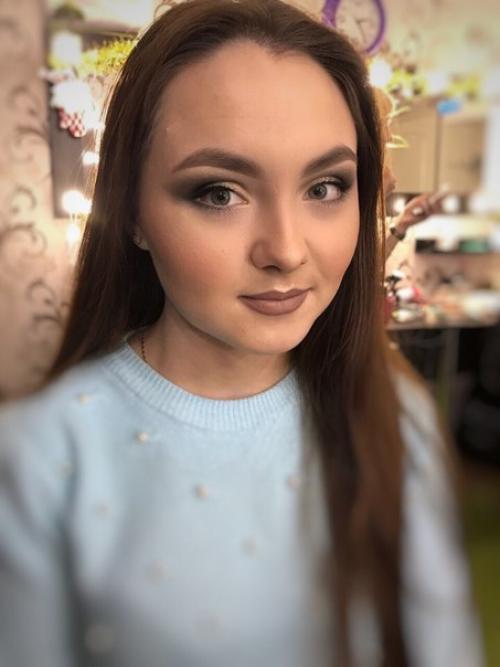 В предверии новогодних праздников проходит акция - полный образ (макияж и причёска) всего 1500 р? 06