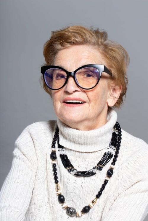 Кто скажет, что этой красотке 83? 07