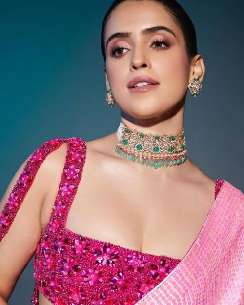 Спнья мальхотра в наряде Manish Malhotra для его вечеринки. 04