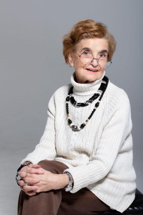 Кто скажет, что этой красотке 83? 05