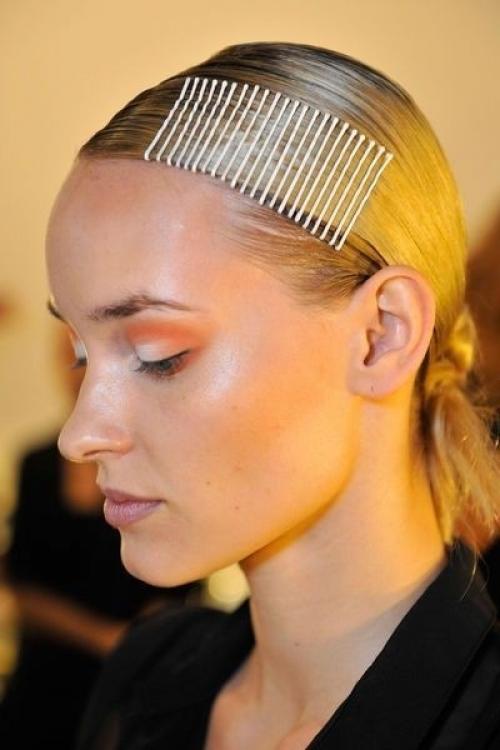 Ккка. Для того, чтобы праздничный образ был полным и гармоничным, стоит продумать не только одежду, но и прическу, макияж, аксессуары. 02