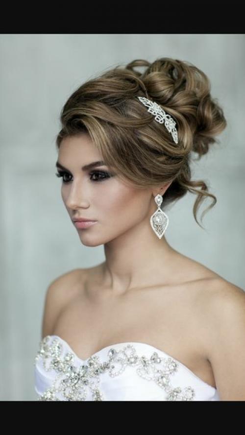 Требуется стилист бесплатно по прическам на 8 декабря до 12: 00 с меня реклама и профессиональные фото с макияжем для вашего портфолио. 05