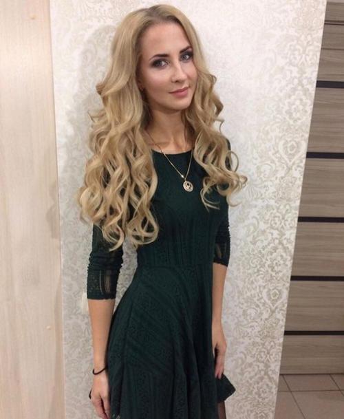 Наши красотки?  Завтра есть несколько мест на прическу, укладку? 02