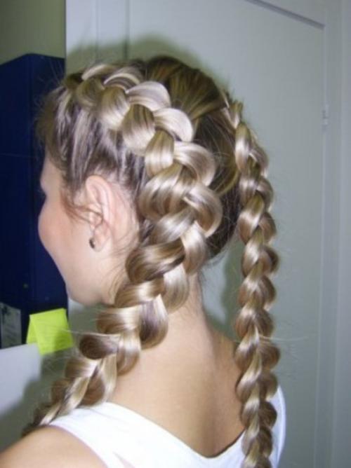 Девушки, красавицы, приглашаю вас на дневной или вечерний макияж, прически, локоны для отработки скорости, пополнения портфолио и клиентской базы. 01