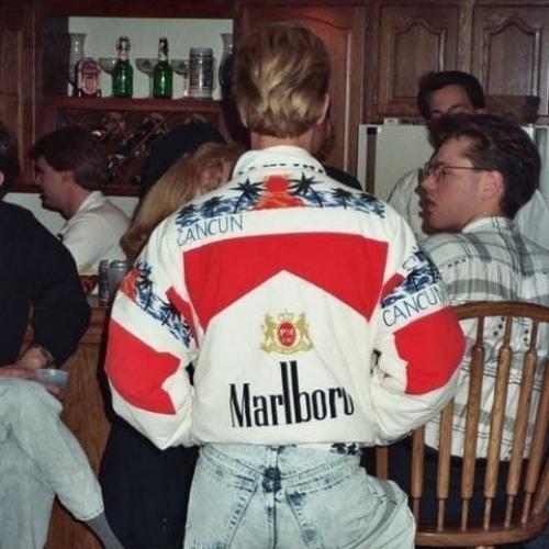 Стиль 80-х - это эпоха смелых решений, ярких цветов и выраженной индивидуальности. 03