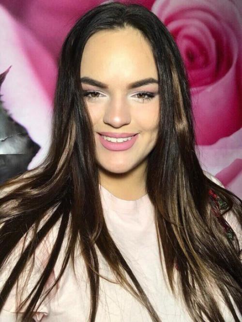 Сертифицированный визажист к вашим услугам, а именно: 04