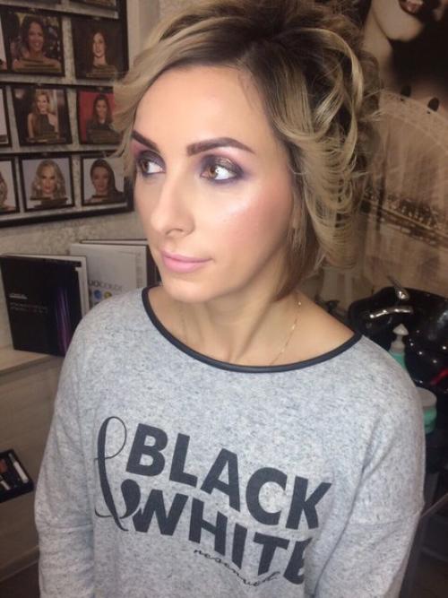 Наши красотки?  Завтра есть несколько мест на прическу, укладку? 07