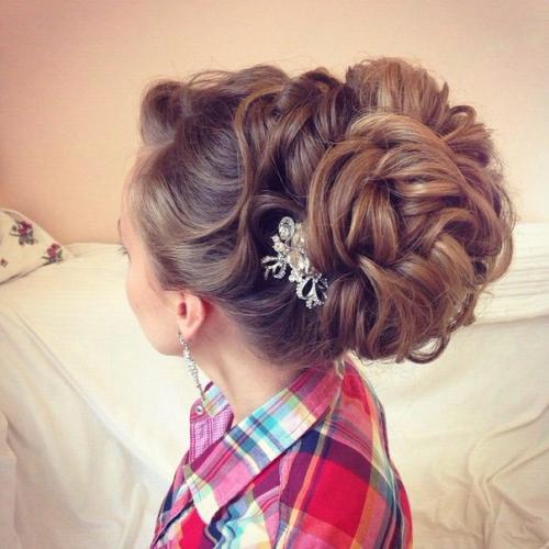 Девушки, красавицы, приглашаю вас на дневной или вечерний макияж, прически, локоны для отработки скорости, пополнения портфолио и клиентской базы. 02