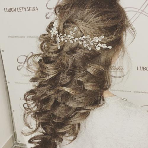 Нужны модели на макияж 500 р, причёски 500 р, локоны 500 р. для пополнения портфолио. 09