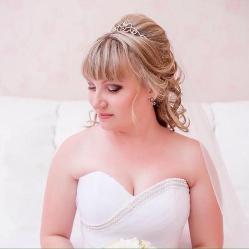 Дорогие красавицы спешите записаться на прическу и макияж по низкой цене? 01