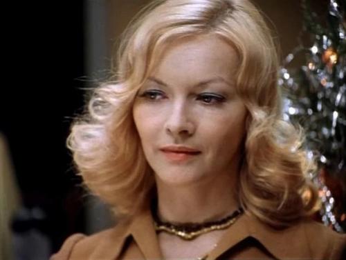 Ёлка, мандарины, зимний салат, который кто-то когда-то перекрестил в оливье, и Ирония Судьбы. 01