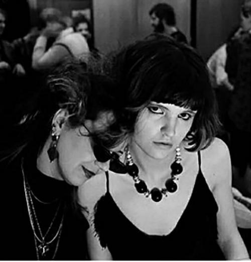 Продолжу про ассоциации с Анной Кариной. 01