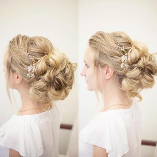 Визажист - стилист.  Делаю любой макияж от дневного до вечернего, прически от локонов до собранных. 06