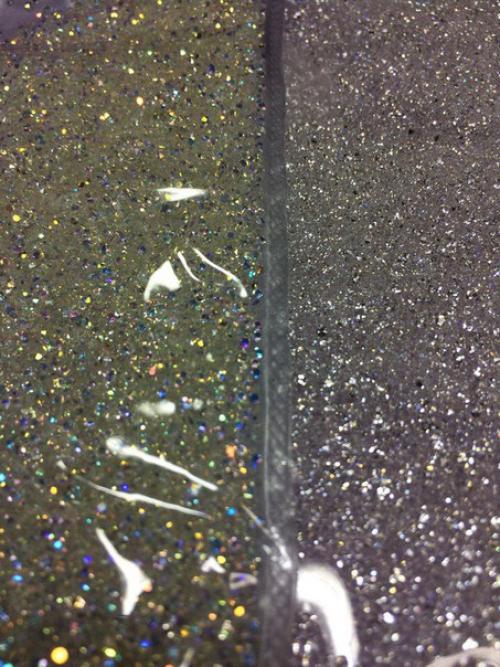 Во все времена женщины стремились выглядеть привлекательно, используя любые доступные средства, которые могли бы их украсить. 01