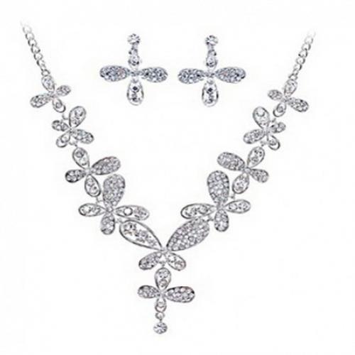 В ежедневный обиход бижутерию ввели французы. 04 В ежедневный обиход бижутерию ввели французы. 04