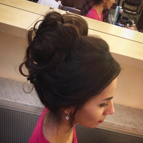 Милые девушки?  Предлагаю вам свои услуги по созданию вечерних и свадебных причёсок. 01