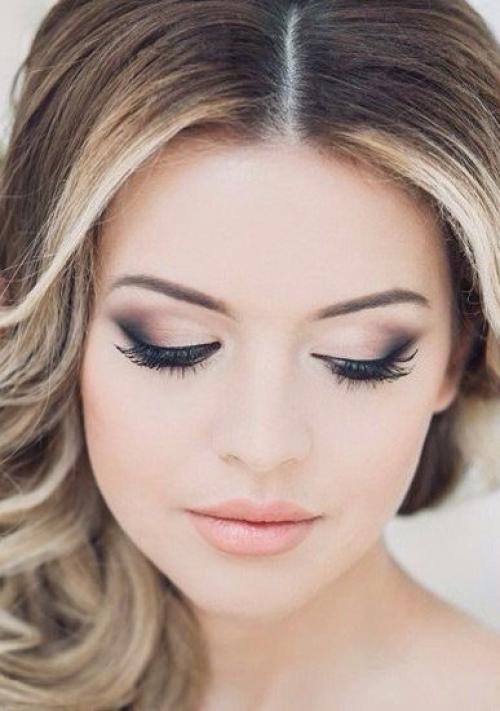 Макияж глаз. Чтобы не отвлекать глаза гостей от платья невесты, визажисты предлагают в этом сезоне делать максимально нейтральный макияж. 01 Макияж глаз. Чтобы не отвлекать глаза гостей от платья невесты, визажисты предлагают в этом сезоне делать максимально нейтральный макияж. 01