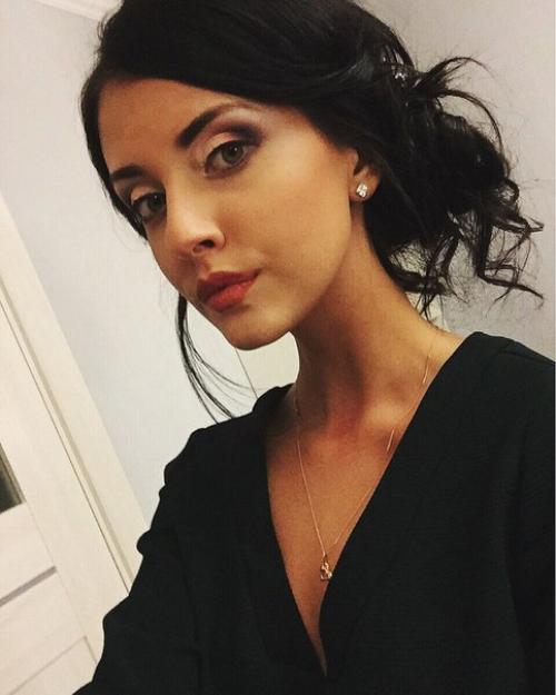 Дорогие красавицы!  На 8 марта есть несколько мест на макияж и прическу? 04