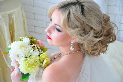 Красавицы!  Предлагаю услуги по созданию свадебного и вечернего образа. 02
