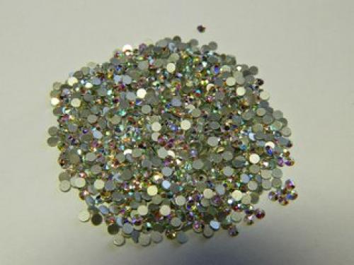 Во все времена женщины стремились выглядеть привлекательно, используя любые доступные средства, которые могли бы их украсить. 02