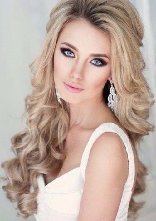 Макияж глаз. Чтобы не отвлекать глаза гостей от платья невесты, визажисты предлагают в этом сезоне делать максимально нейтральный макияж. 02 Макияж глаз. Чтобы не отвлекать глаза гостей от платья невесты, визажисты предлагают в этом сезоне делать максимально нейтральный макияж. 02