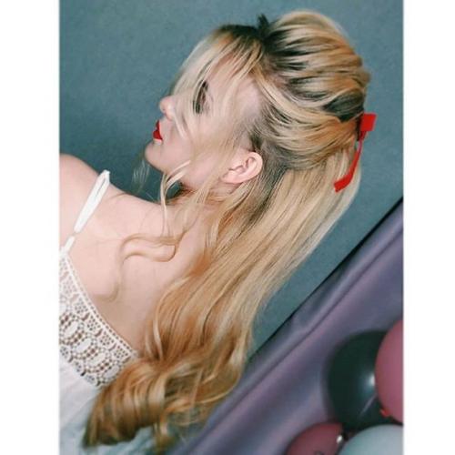 Рафаелка?  Лента в волосах - стильный аксессуар по версии Bazaar. 05