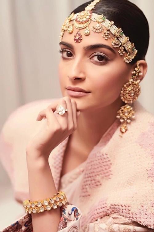 Образ сонам капур ахуджа для Fashion Trust Arabia Awards: 01