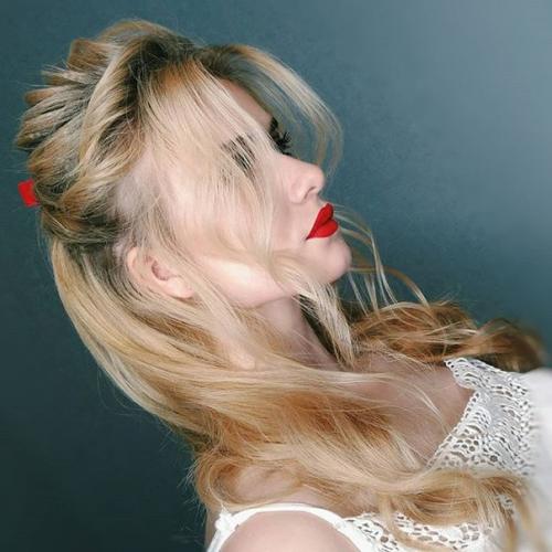 Рафаелка?  Лента в волосах - стильный аксессуар по версии Bazaar. 01