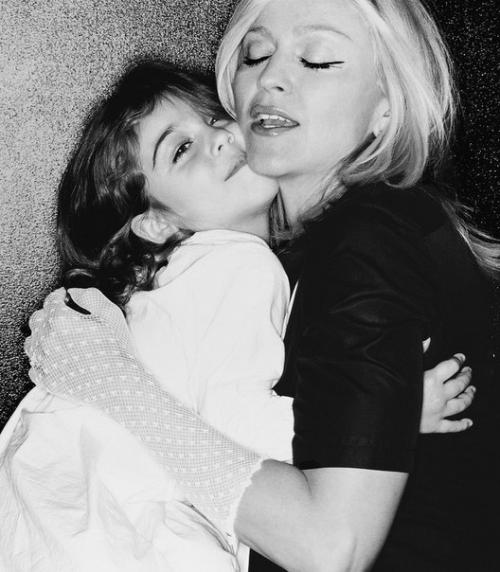 Джулиана Мур, Мадона, Кейт мосс, Гвинет пелтроу, Вера Брежнева и многие другие уже сделали это! 03