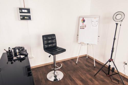 Дорогие мастера, я сдаю в аренду рабочие места для мастеров по наращиванию ресниц, бровистов, визажистов - стилистов по прическам! 06