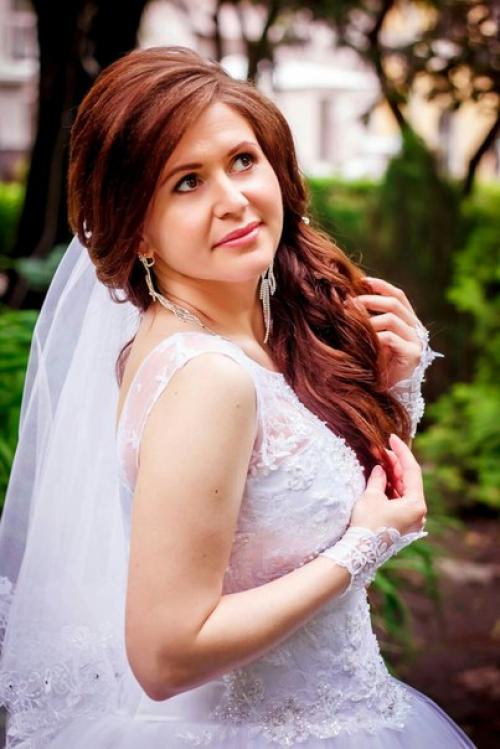 Дорогие девушки!  Предлагаю услуги стилиста - визажиста. 01