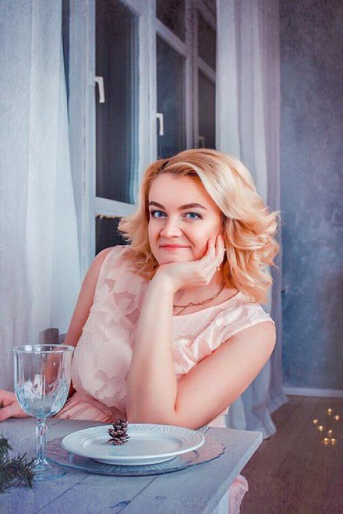 Предлагаю услуги профессионального стилиста - визажиста по привлекательным ценам: 02