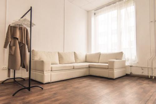 Дорогие мастера, я сдаю в аренду рабочие места для мастеров по наращиванию ресниц, бровистов, визажистов - стилистов по прическам! 03