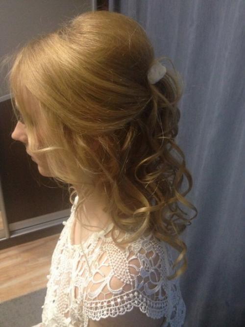 Дорогие мои красавицы в предверии 8 марта успейте записаться на макияж и прическу, супер предложение локоны или вечерняя причёска всего за 500 руб! 02