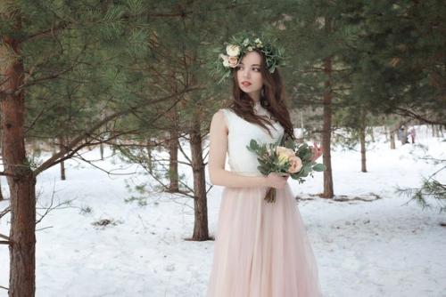 Всем здравствуйте.  Творческому тандему (фотограф и визажист) требуются модели для создания портфолио: 02